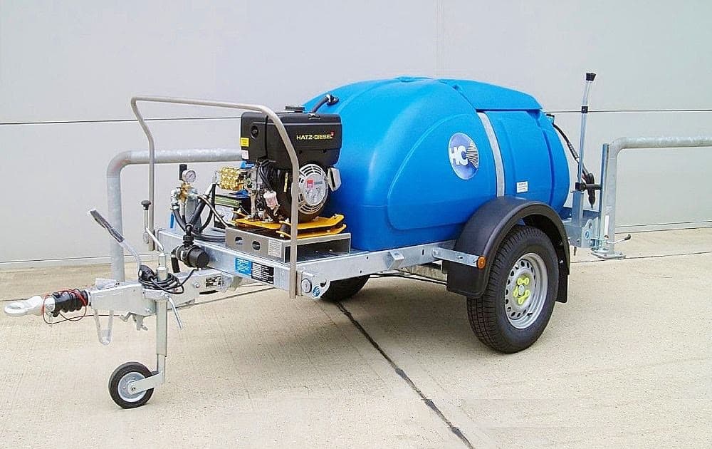 Mobile high-pressure wash trailer with blue water tank and diesel engine